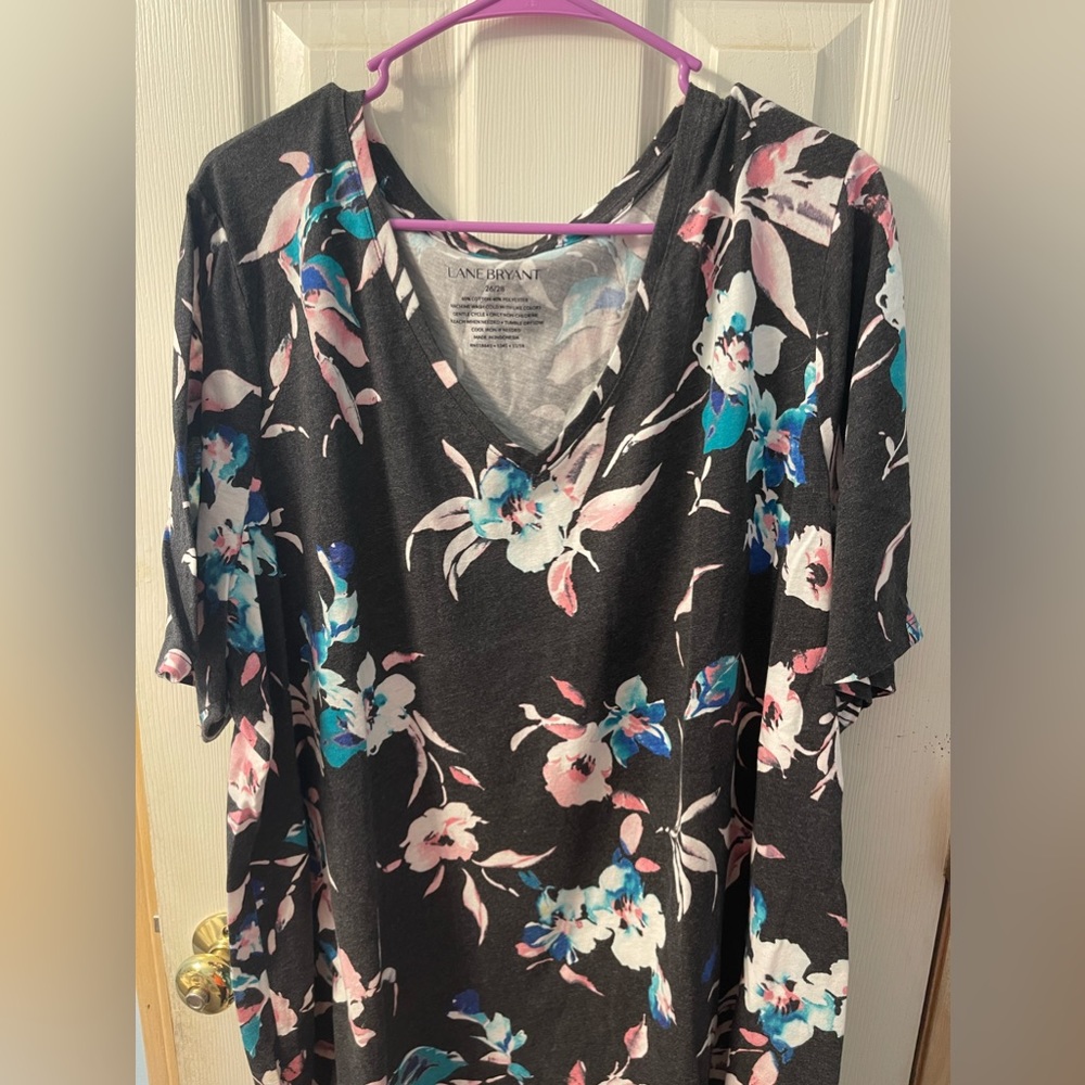 26/28 new without tags Lane bryant floral T-shirt